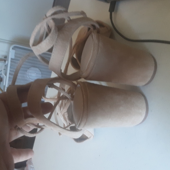 Gianni Bini Suede Strappy Chunk Heel Sandals Sz 10 M - Picture 4 of 7